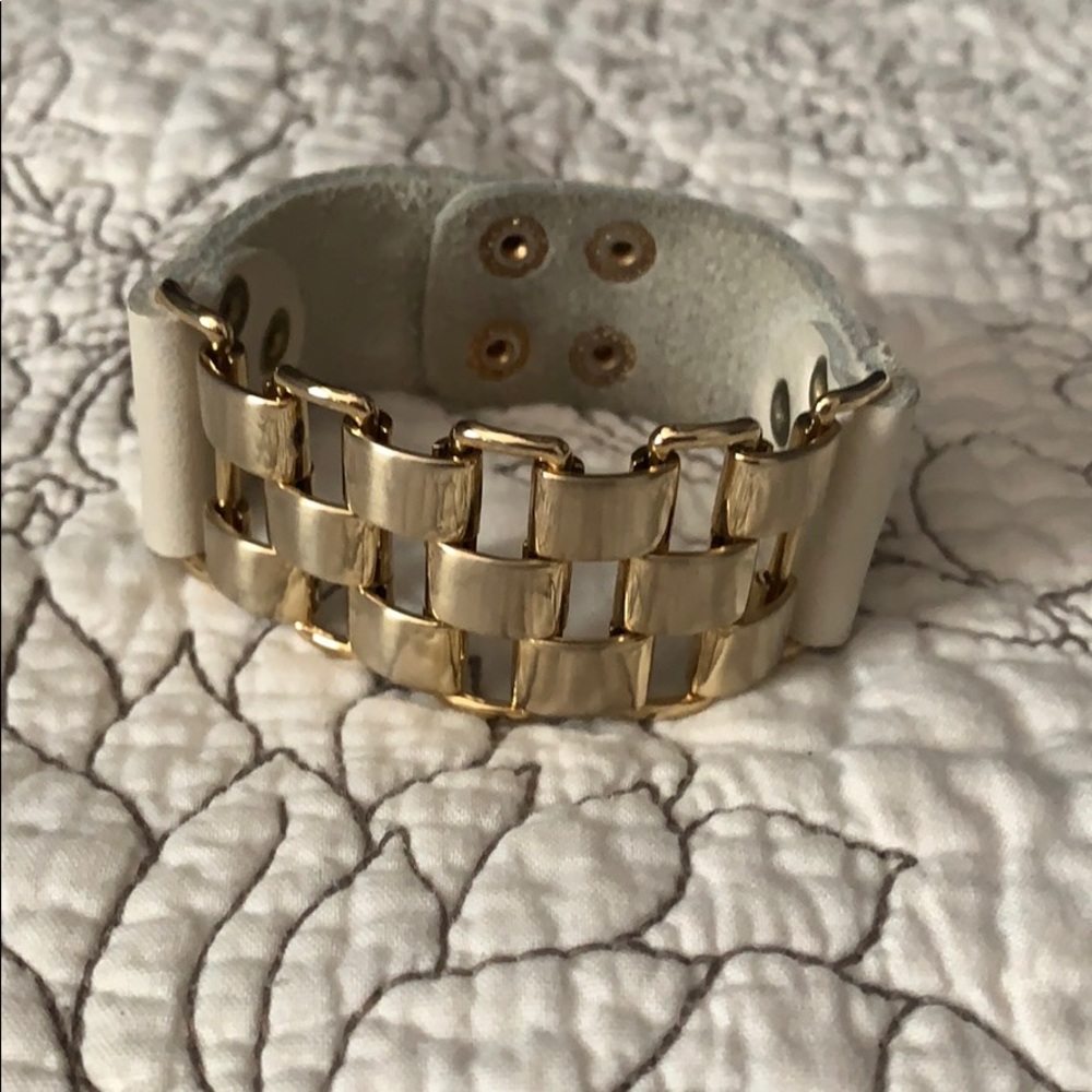 Cream Gold Snap Bracelet